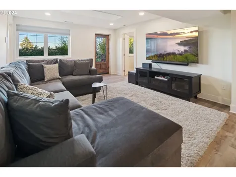 2868 NW Cumberland Road Portland OR 97210