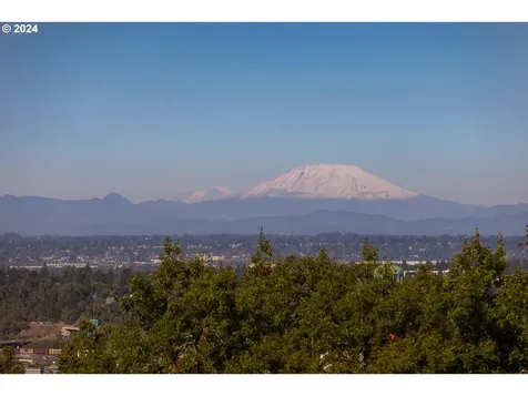 2868 NW Cumberland Road Portland OR 97210