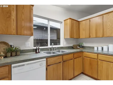 238 NW Sagan Loop Sheridan OR 97378