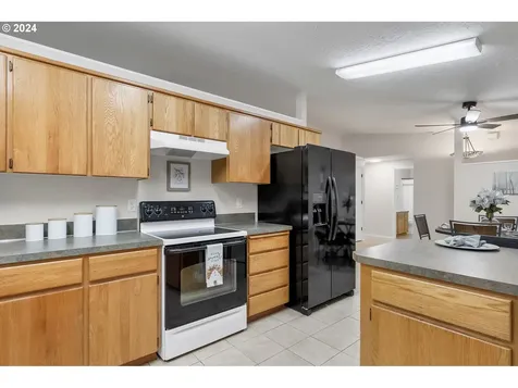 238 NW Sagan Loop Sheridan OR 97378
