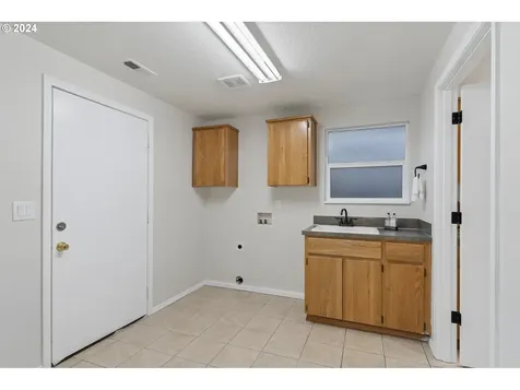 238 NW Sagan Loop Sheridan OR 97378