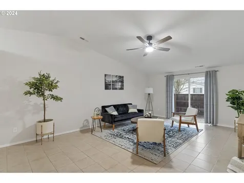 238 NW Sagan Loop Sheridan OR 97378