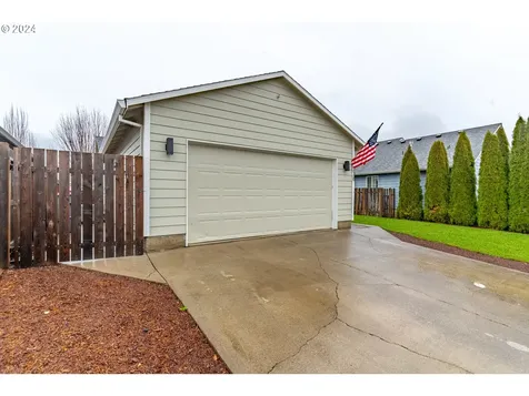 238 NW Sagan Loop Sheridan OR 97378