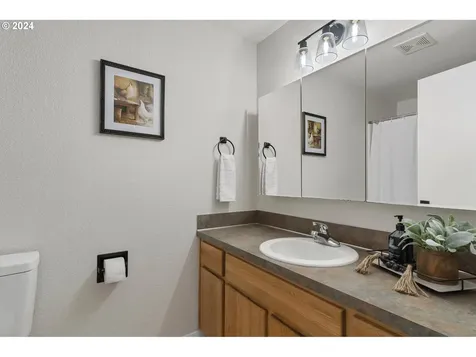 238 NW Sagan Loop Sheridan OR 97378