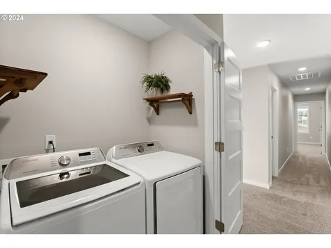 303 S Edwards Street Newberg OR 97132