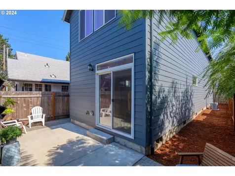 303 S Edwards Street Newberg OR 97132