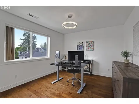 9146 N Seward Avenue Portland OR 97217