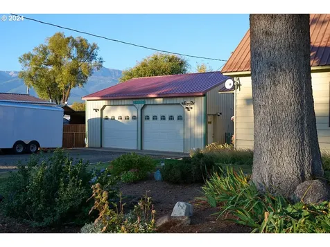302 SE 5th Street Enterprise OR 97828