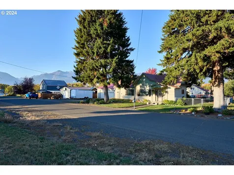 302 SE 5th Street Enterprise OR 97828