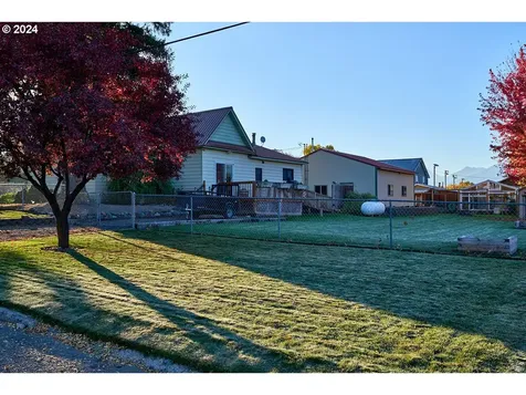 302 SE 5th Street Enterprise OR 97828