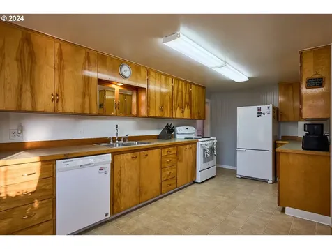 302 SE 5th Street Enterprise OR 97828