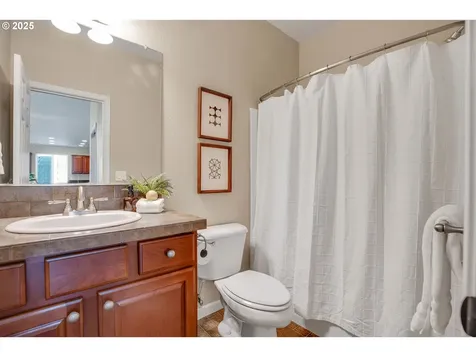 2138 N Laurelwood Street Canby OR 97013
