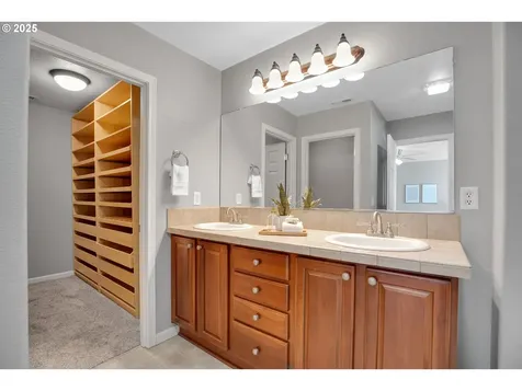 2138 N Laurelwood Street Canby OR 97013