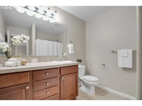 2138 N Laurelwood Street Canby OR 97013