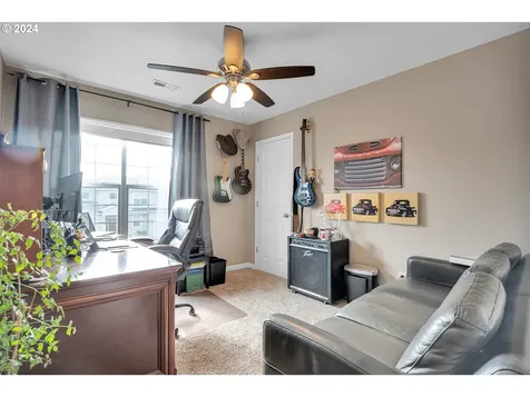 2138 N Laurelwood Street Canby OR 97013