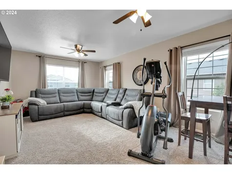 2138 N Laurelwood Street Canby OR 97013