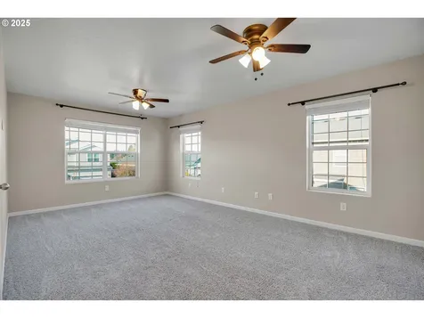 2138 N Laurelwood Street Canby OR 97013