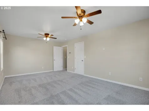2138 N Laurelwood Street Canby OR 97013