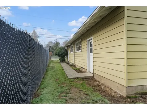 9460 N Midway Avenue Portland OR 97203