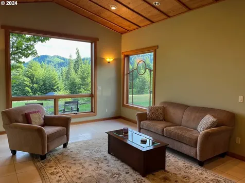 731 Upper Lakeview Road White Salmon WA 98672