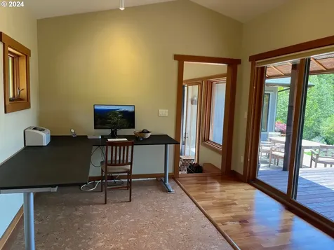 731 Upper Lakeview Road White Salmon WA 98672