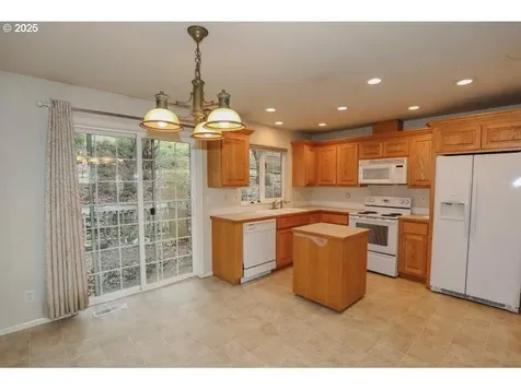 1147 SE Kane Street Roseburg OR 97470