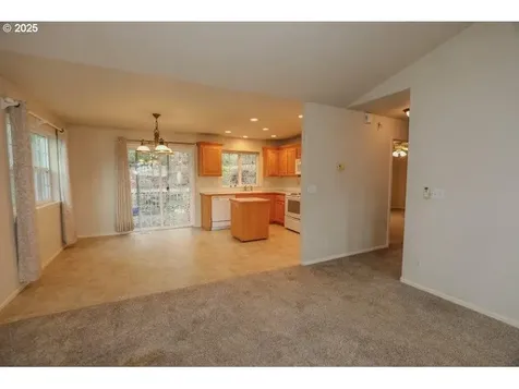 1147 SE Kane Street Roseburg OR 97470