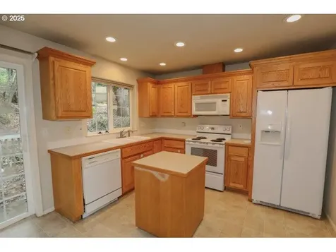 1147 SE Kane Street Roseburg OR 97470