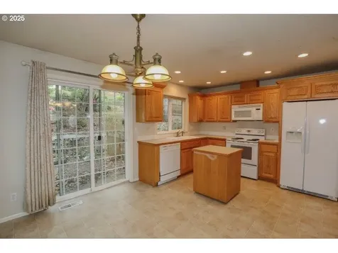 1147 SE Kane Street Roseburg OR 97470