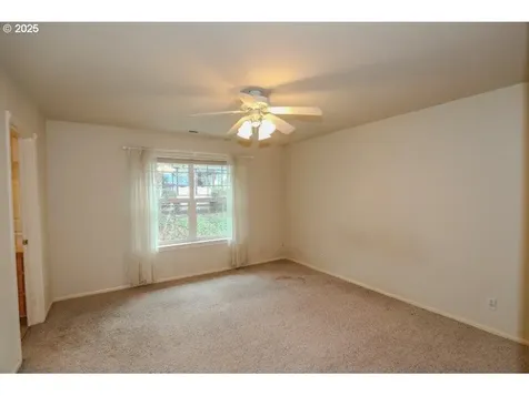 1147 SE Kane Street Roseburg OR 97470