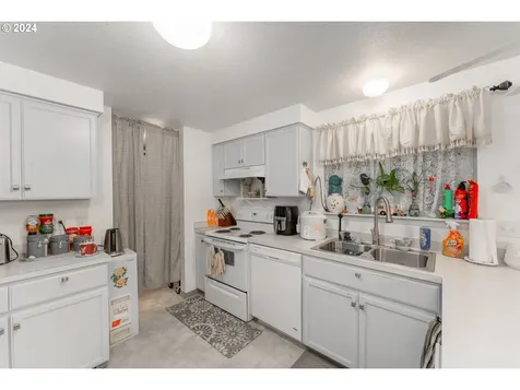 681 Hamlin Drive Canyonville OR 97417