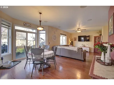 1417 W F Place La Center WA 98629