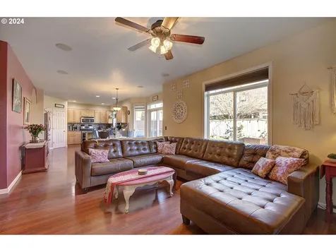 1417 W F Place La Center WA 98629