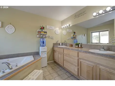 1417 W F Place La Center WA 98629