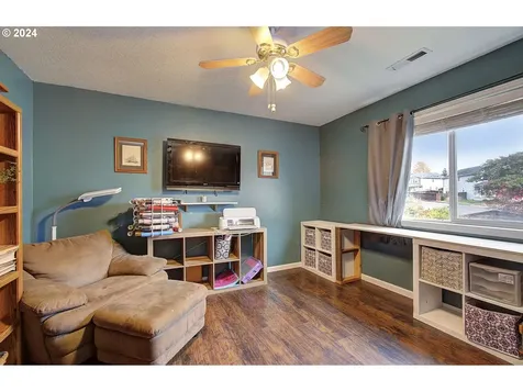 1417 W F Place La Center WA 98629