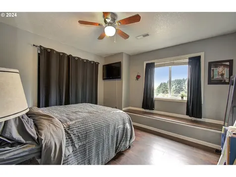 1417 W F Place La Center WA 98629