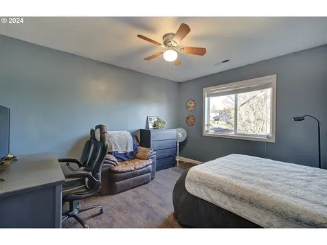 1417 W F Place La Center WA 98629