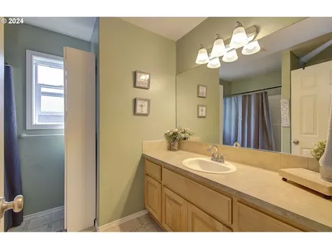 1417 W F Place La Center WA 98629