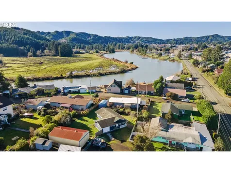124 Holly Court Reedsport OR 97467