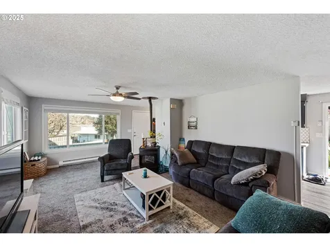 124 Holly Court Reedsport OR 97467