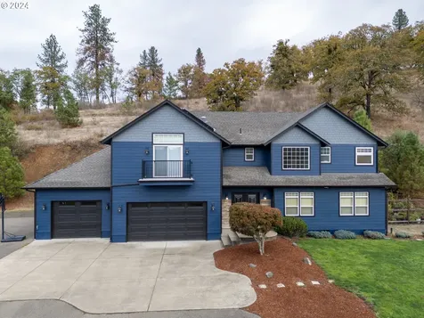411 NE Pomona Street Roseburg OR 97470