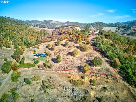 411 NE Pomona Street Roseburg OR 97470