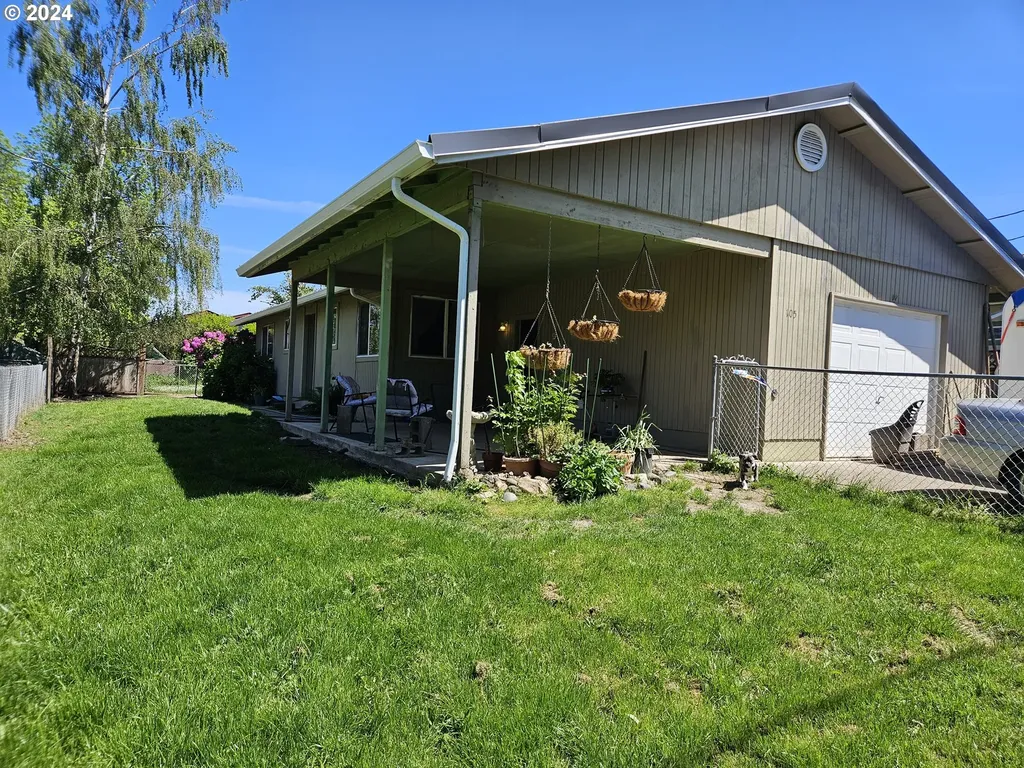 105 Enos Street Amity OR 97101
