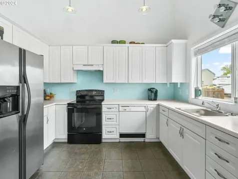 1025 E 1st Street Yamhill OR 97148