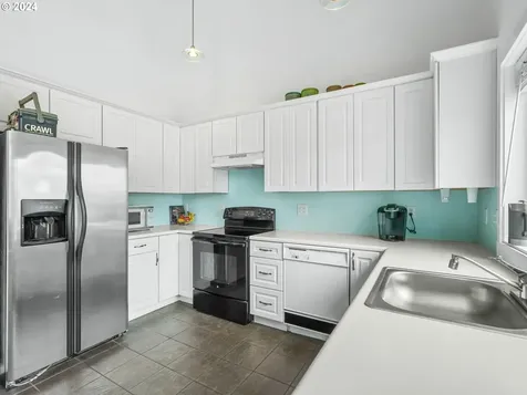 1025 E 1st Street Yamhill OR 97148