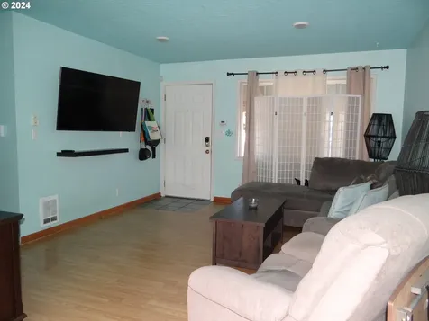 335 Charlotte Way Vancouver WA 98664