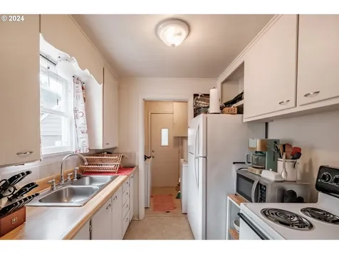 794 14th Street Ne Salem OR 97301