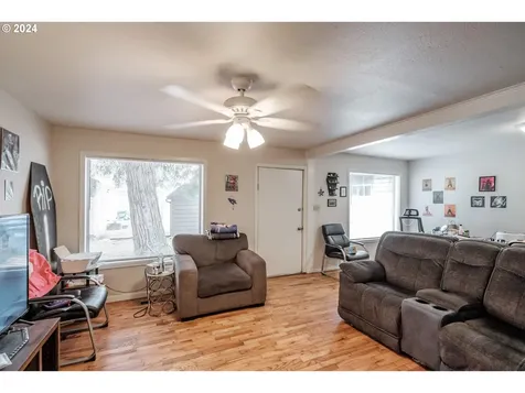 794 14th Street Ne Salem OR 97301