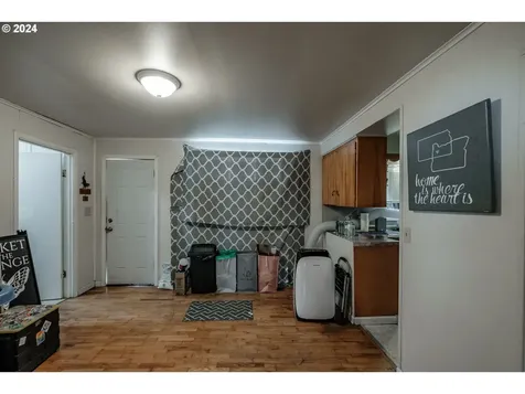 794 14th Street Ne Salem OR 97301