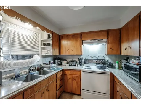 794 14th Street Ne Salem OR 97301